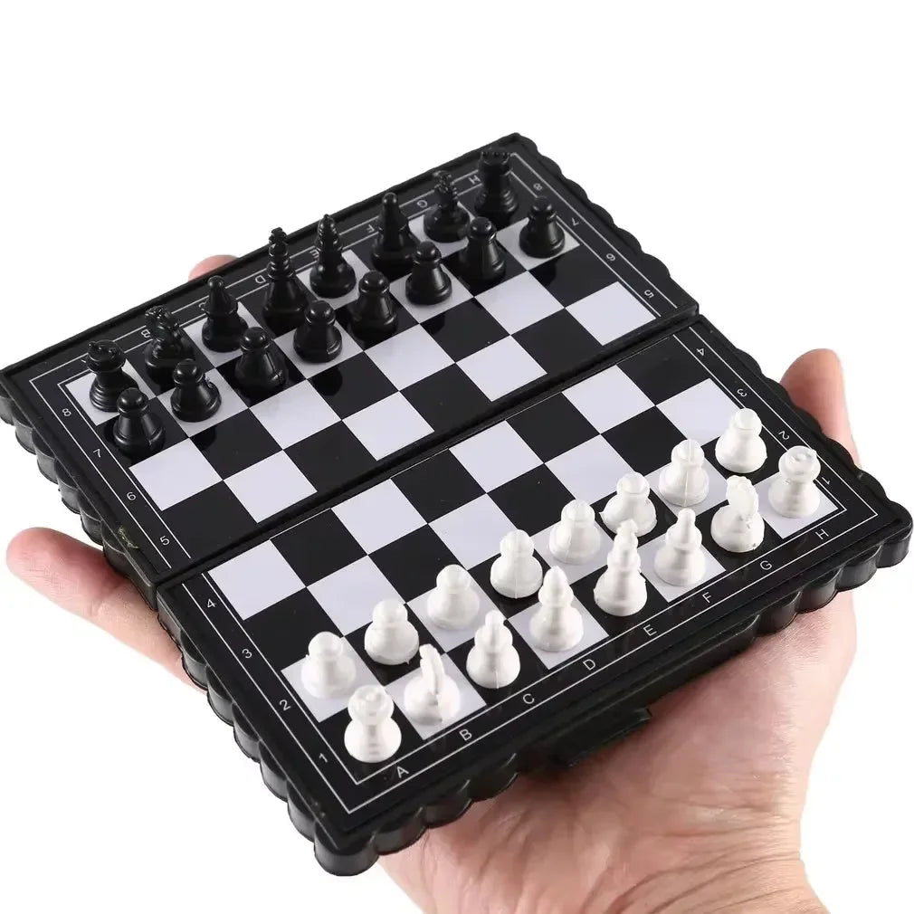 1set Mini Magnetic Chess Set Folding Magnetic Plastic Chessboard Board Game Portable Outdoor Travel Camping Entertainment