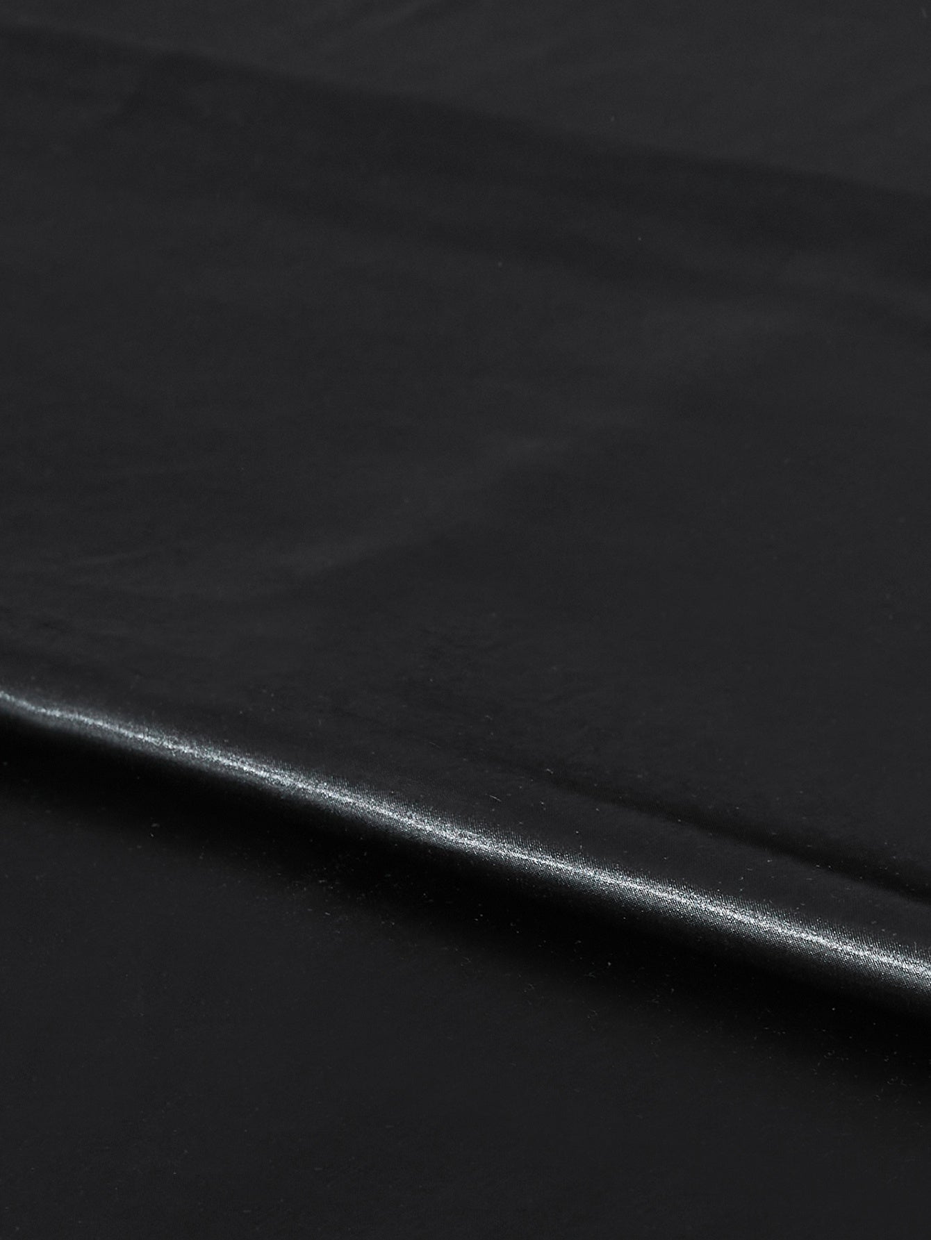 4pcs Satin Bed Sheet Four-Piece Set Includes One Fitted Sheet, One Flat Sheet, And Two Pillowcases. Pillowcases Do Not Include Inserts. Solid Colors Showcase Simple Elegance. The Simple Style Is Classic And Timeless. Polyeste