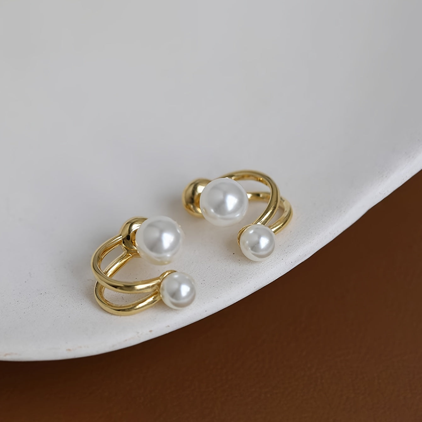 Hot Sale Stylish Versatile Stud Earrings Inlaid White Faux Pearls Elegant Alloy Ear Piercing Jewelry