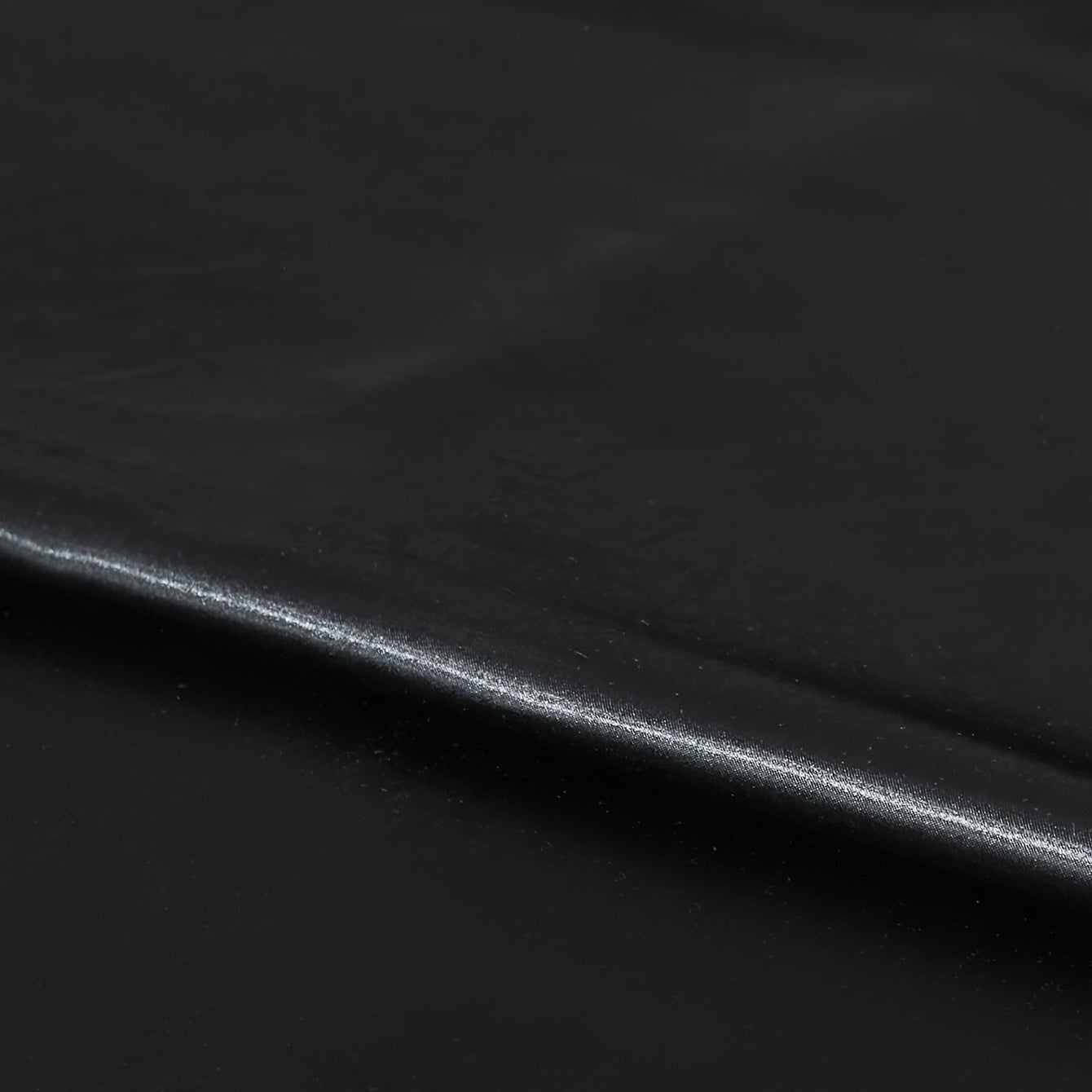 4pcs Satin Bed Sheet Four-Piece Set Includes One Fitted Sheet, One Flat Sheet, And Two Pillowcases. Pillowcases Do Not Include Inserts. Solid Colors Showcase Simple Elegance. The Simple Style Is Classic And Timeless. Polyeste
